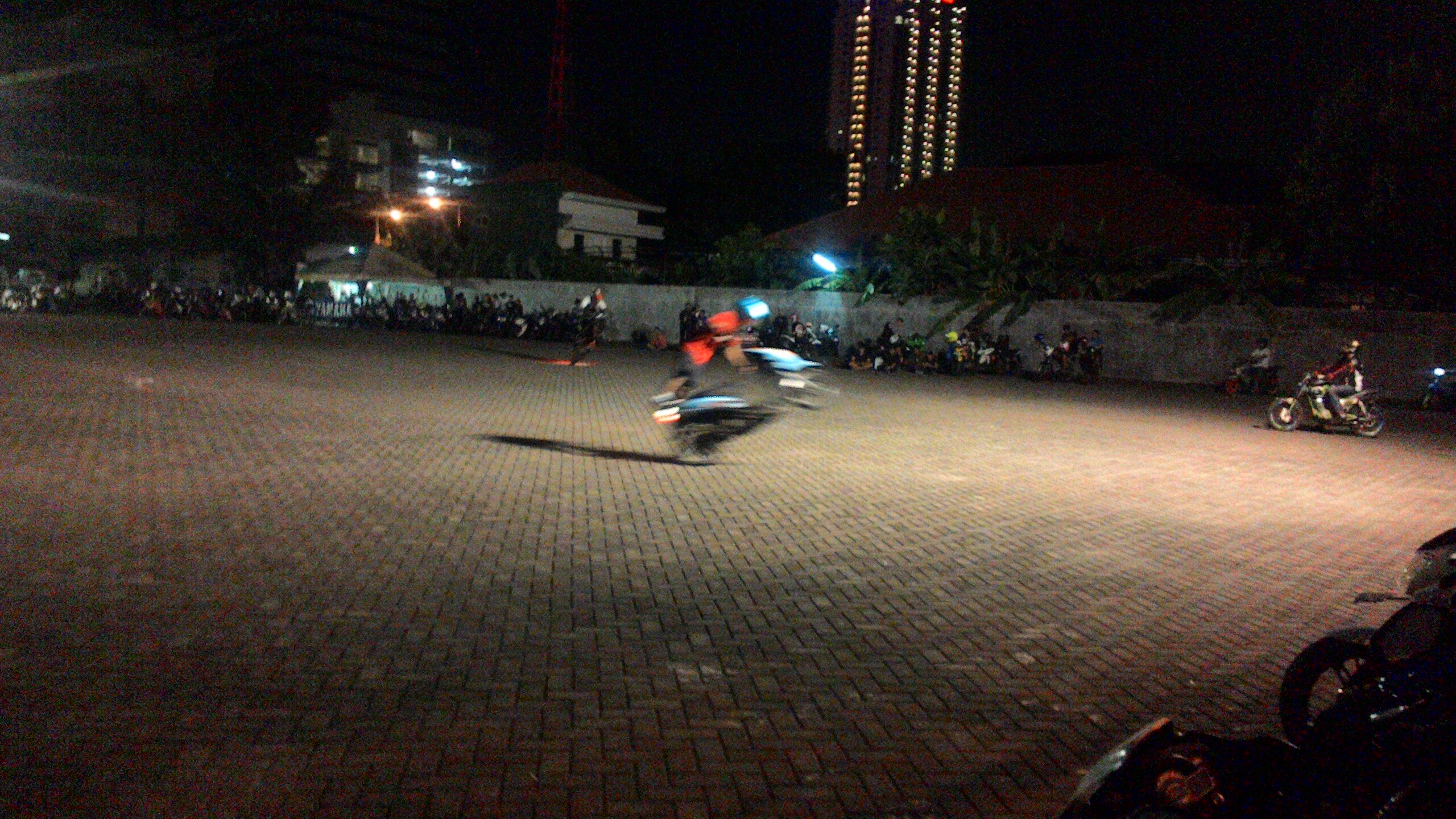 Malam Minggu Boring Nonton Freestyle Motor Di Lap Pangsud